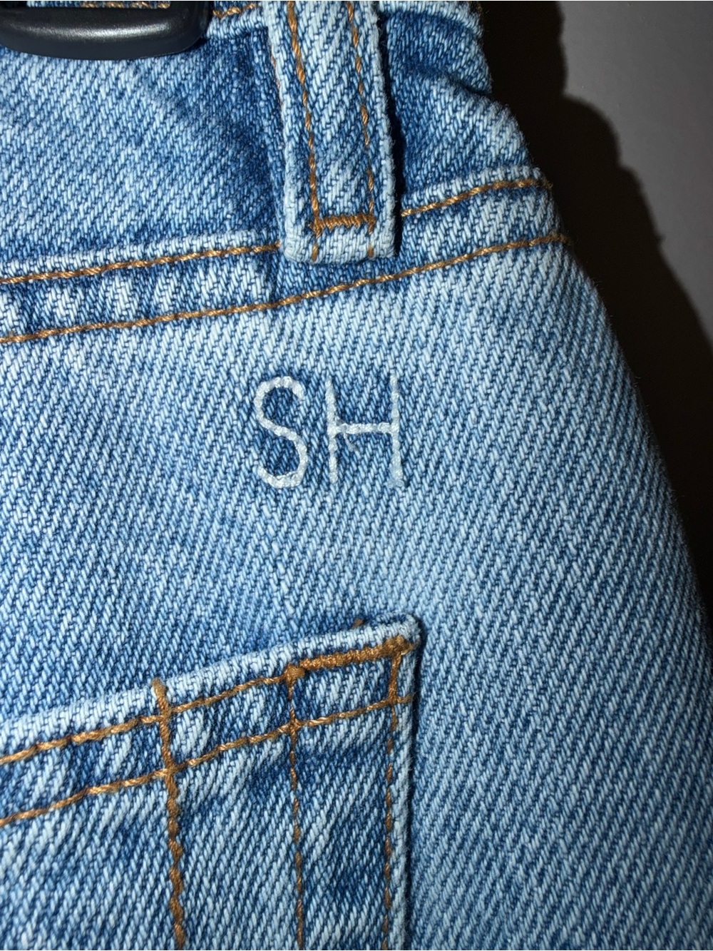Straight-Leg Blue Distressed Knee Jeans for Women - Picture 7 of 7
